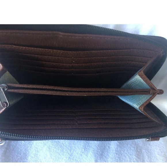 The Sak Iris Wallet Black Leather Smartphone Carryall No strap - Picture 3 of 16